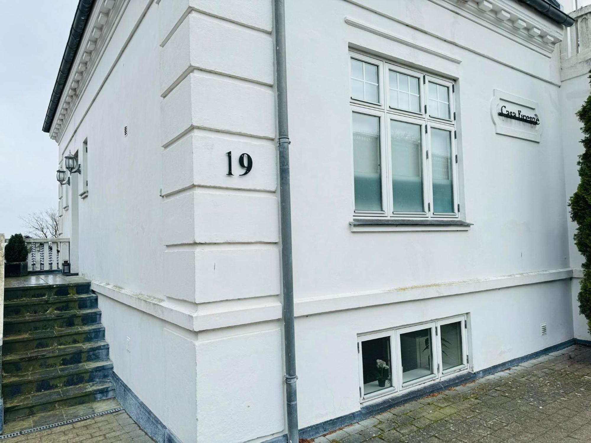 Aday - Villa Firenze - 2 Bedrooms Bright Apartment Aalborg Exterior foto